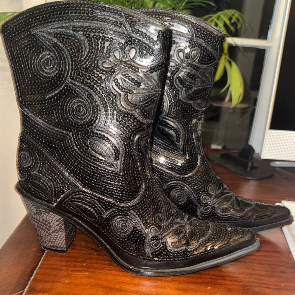 Black Embroidered Women's Boots